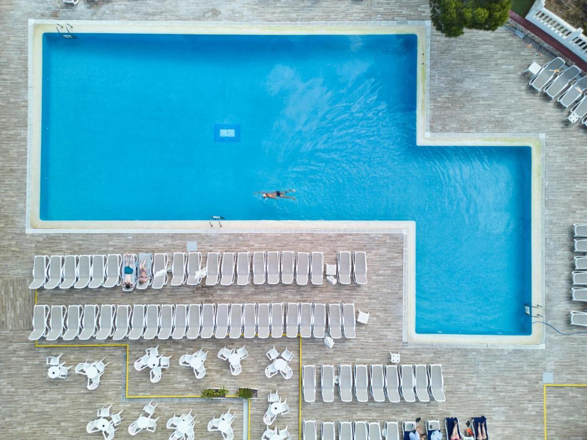 Hotel Cala Martina Es Cana Kültér fotó